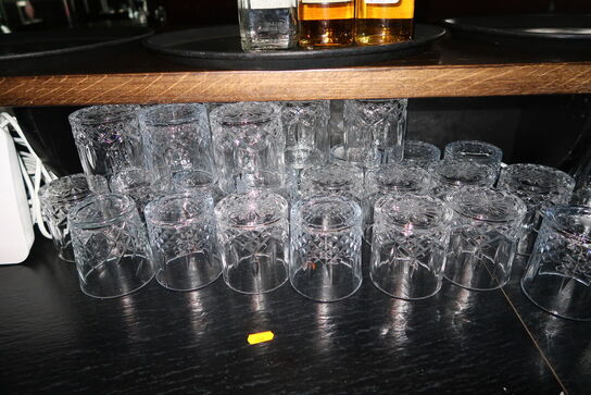 Div. Ølglas og drinksglas samt kander