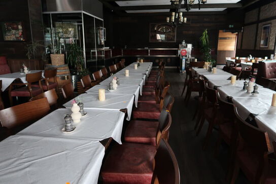 12 stk. borde med 25 stk. stole SASA