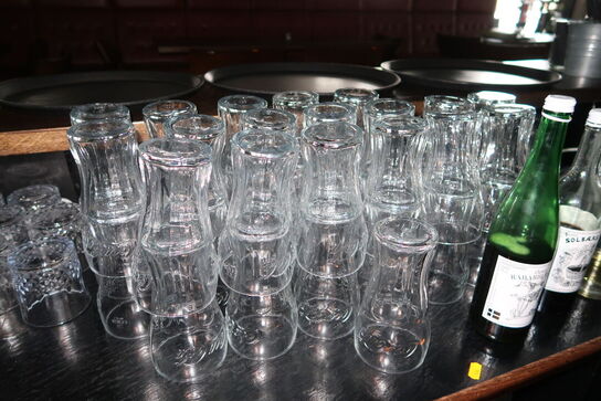 Div. Ølglas og drinksglas samt kander