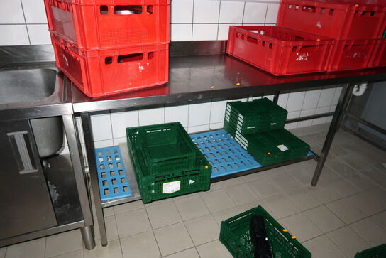 Rustfri stålbord uden indhold