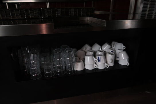 Vanddispenser, div. Bestik, kaffekopper m.m.