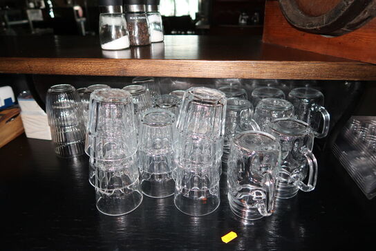 Div. Ølglas og drinksglas samt kander