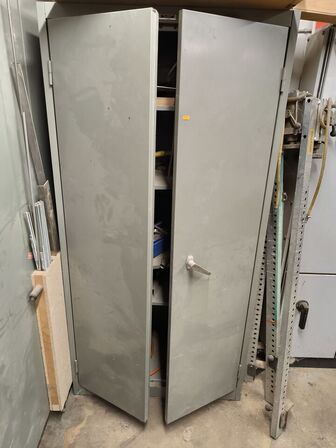 Stålskab (uden indhold)