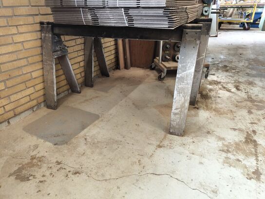 1 sæt træbukke (uden indhold)