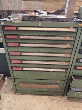 1 stk. værktøjsskuffeskab (uden indhold)