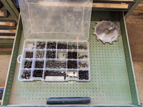 2 skuffer med div. Værktøj