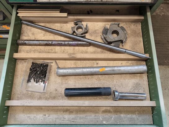 2 skuffer med div. Værktøj