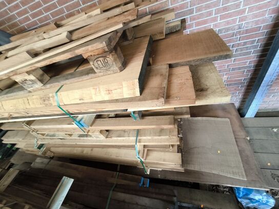 Palle med planker af mahogni m.m.