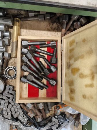 2 skuffer med div. Værktøj