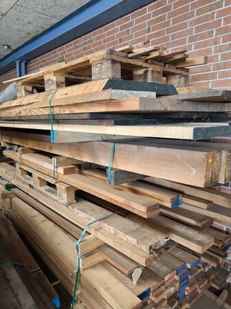 Palle med planker af mahogni m.m.