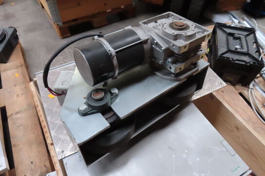 El-motor med hjul + el-skab