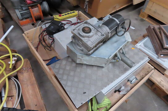 El-motor med hjul + el-skab