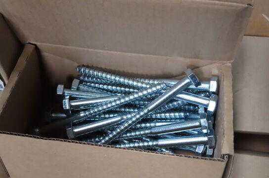 Palle med diverse bolte, skruer mv. 