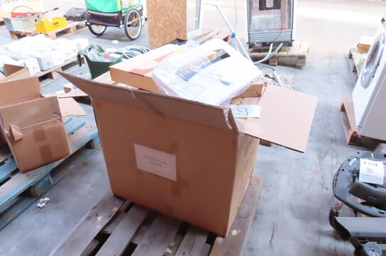 Toilet seat cover dispenser 