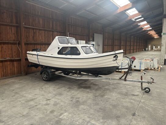 Båd inkl. bådtrailer