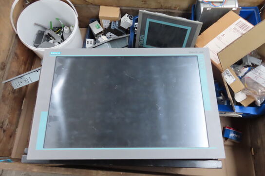 Palle med diverse elkomponenter