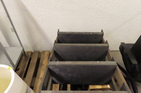 8 stk. Udstillingsstativer 