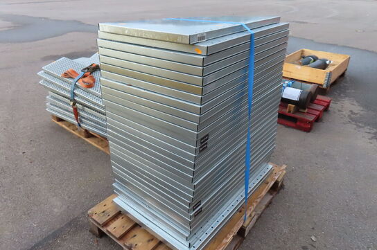 Palle med parti hylder 