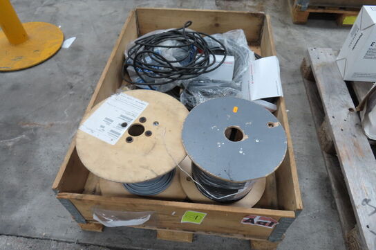 Palle med diverse ledninger 