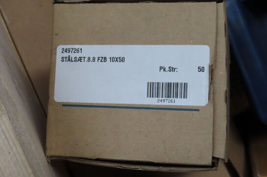 Palle med diverse bolte, skruer mv. 