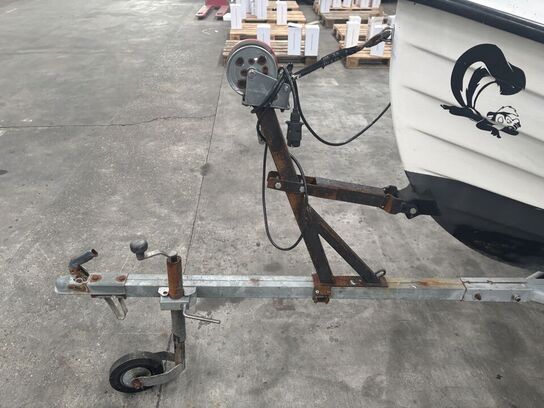 Båd inkl. bådtrailer