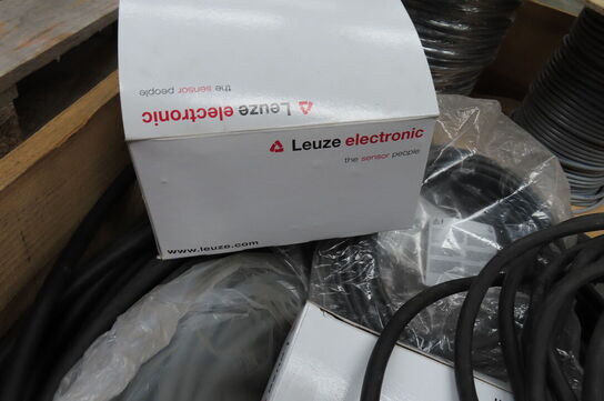 Palle med diverse ledninger 