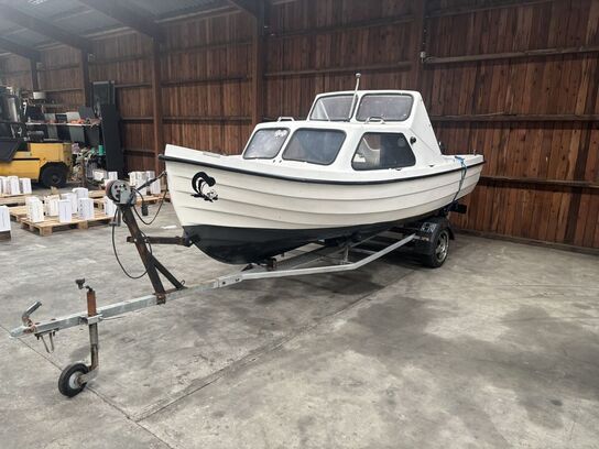 Båd inkl. bådtrailer