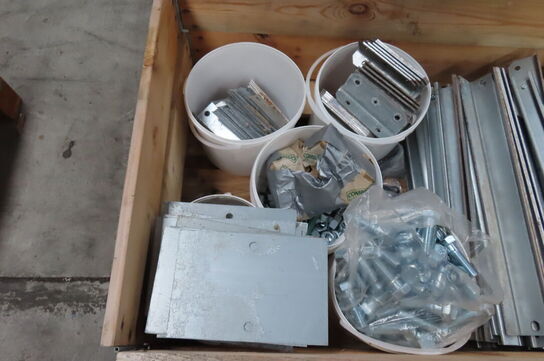 Palle med diverse bolte, møtrikker mv. 