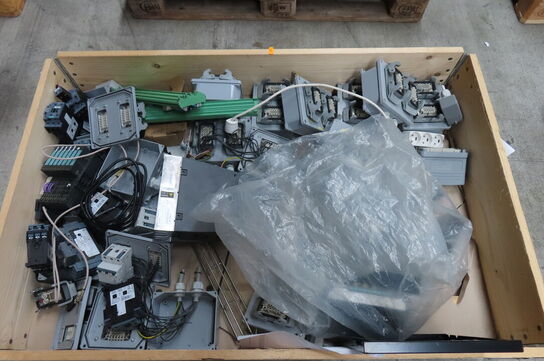 Palle med elkomponenter 