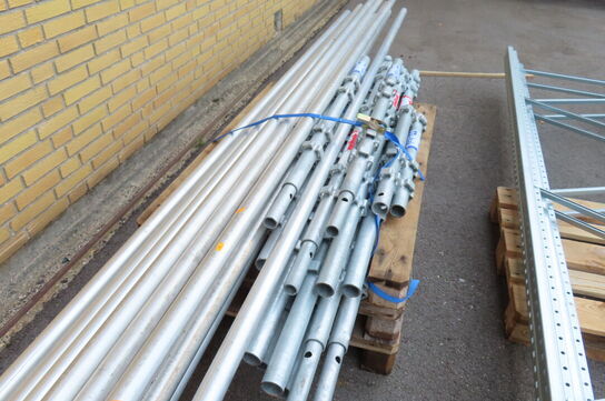 Palle med diverse rør mv. 