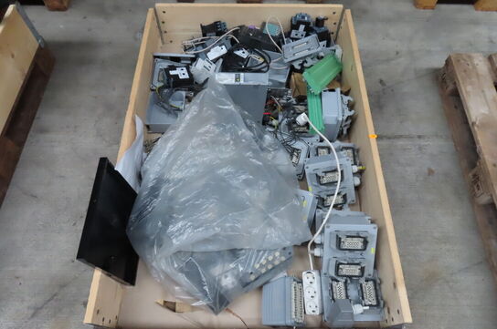 Palle med elkomponenter 