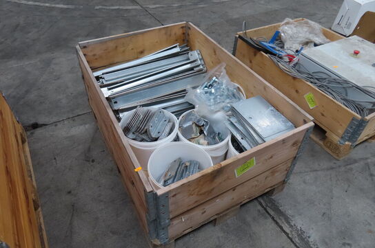 Palle med diverse bolte, møtrikker mv. 