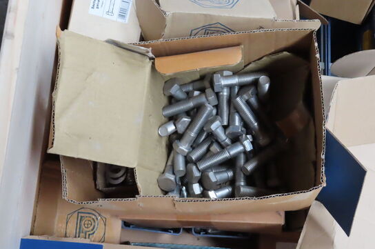 Palle med diverse bolte, skruer mv. 