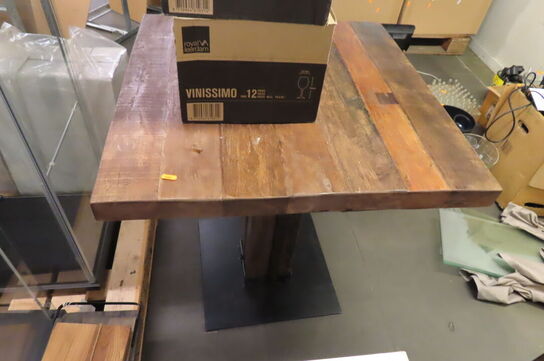 Bord + 2 stk. Kommode 