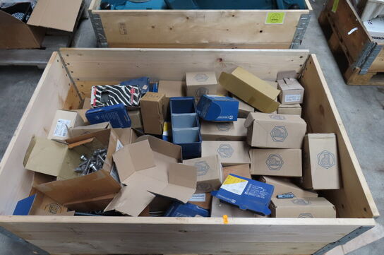 Palle med diverse bolte, skruer mv. 