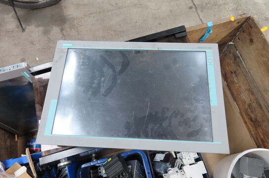 Palle med diverse elkomponenter