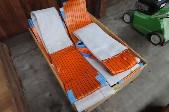 Palle med diverse løftestropper 