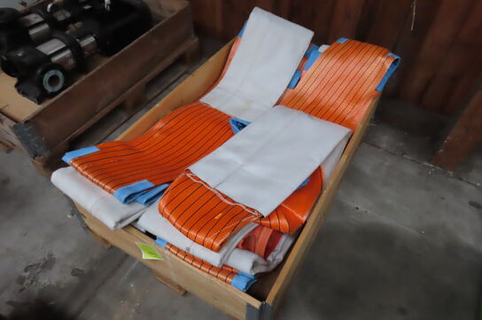 Palle med diverse løftestropper 