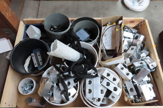 Palle med diverse bolte, alu mv. 