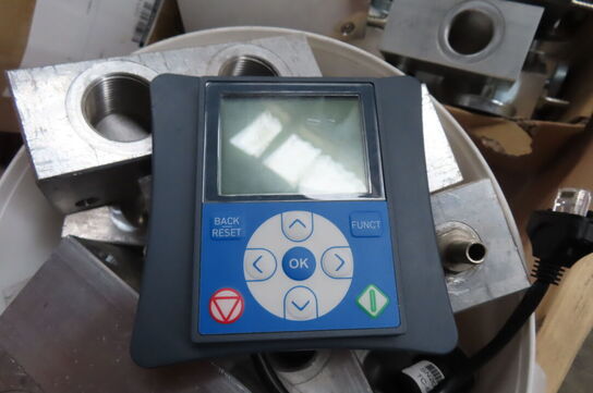 Palle med diverse bolte, alu mv. 