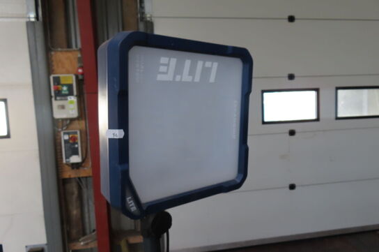 2 stk. Stiger JUMBO + arbejdslampe 