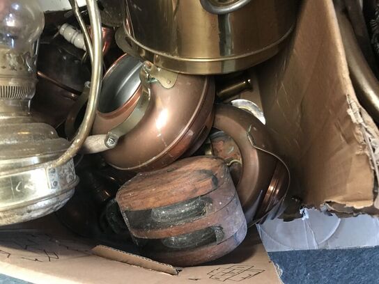 Indhold på palle af diverse lamper mv. 