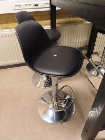 Hæjbord med 4 stole