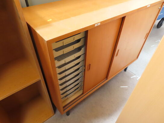 Kommode med skydelåger