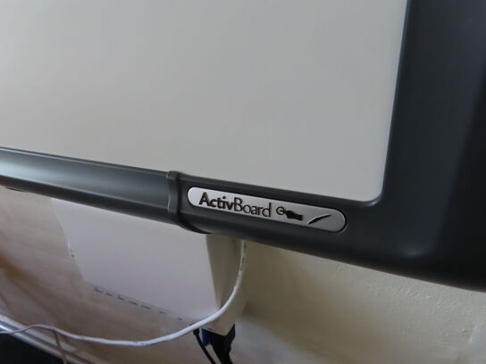 Smartboard med projector og indbyggede højtalere