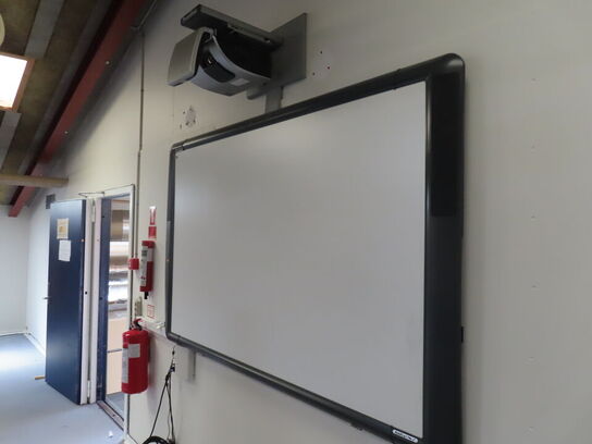 Smartboard med projector og indbyggede højtalere