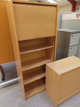 2 stk. Reoler med Jalousilåger