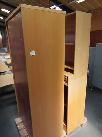 Kontor opbevaring 17 forekellige skabe/skuffer