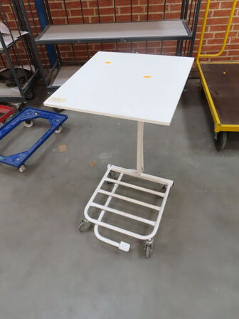 Skraldestativ med fodåbner