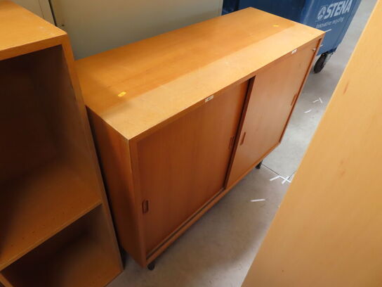 Kommode med skydelåger